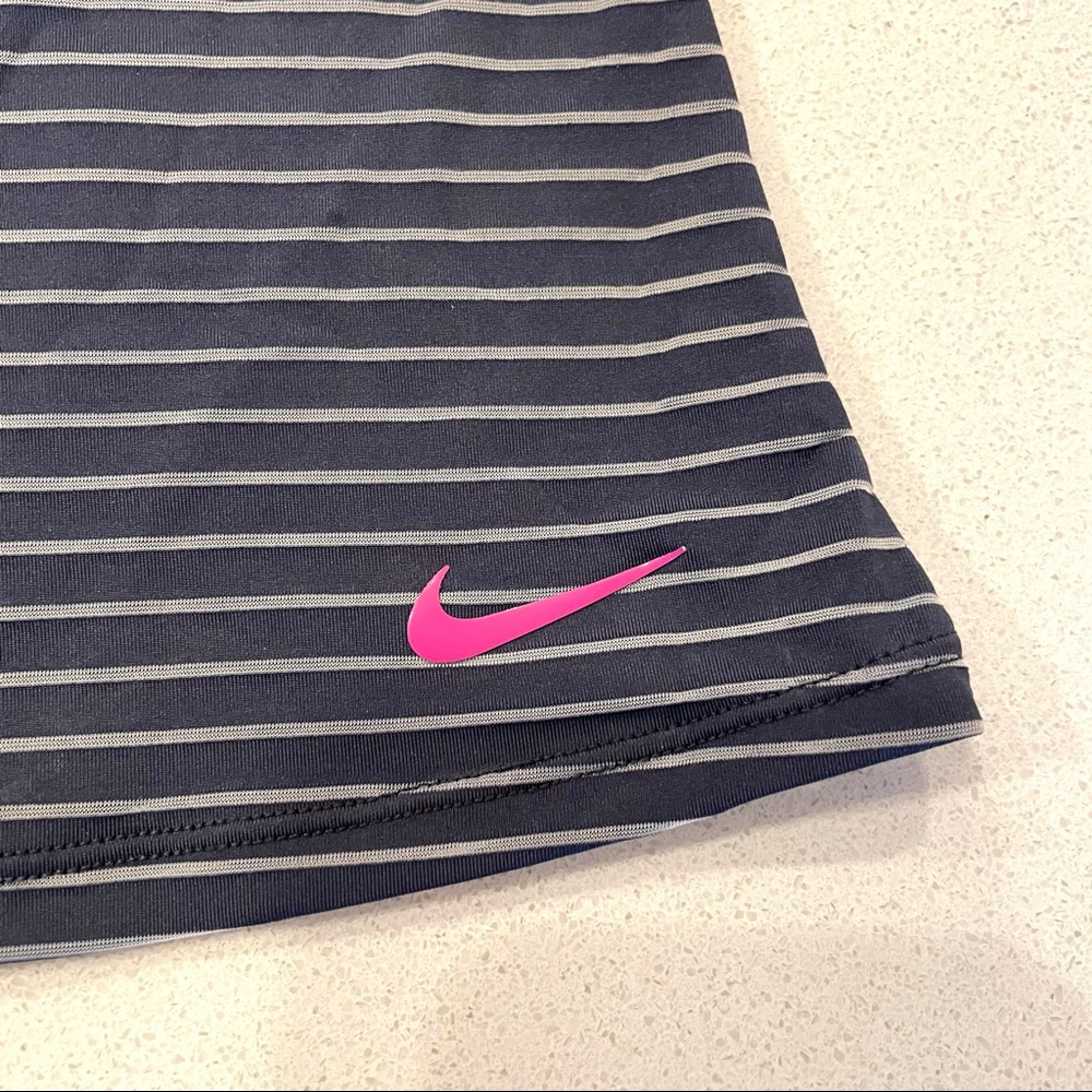 Nike fitted Gray Swim Top with Fuchsia Bra - Picture 4 of 6